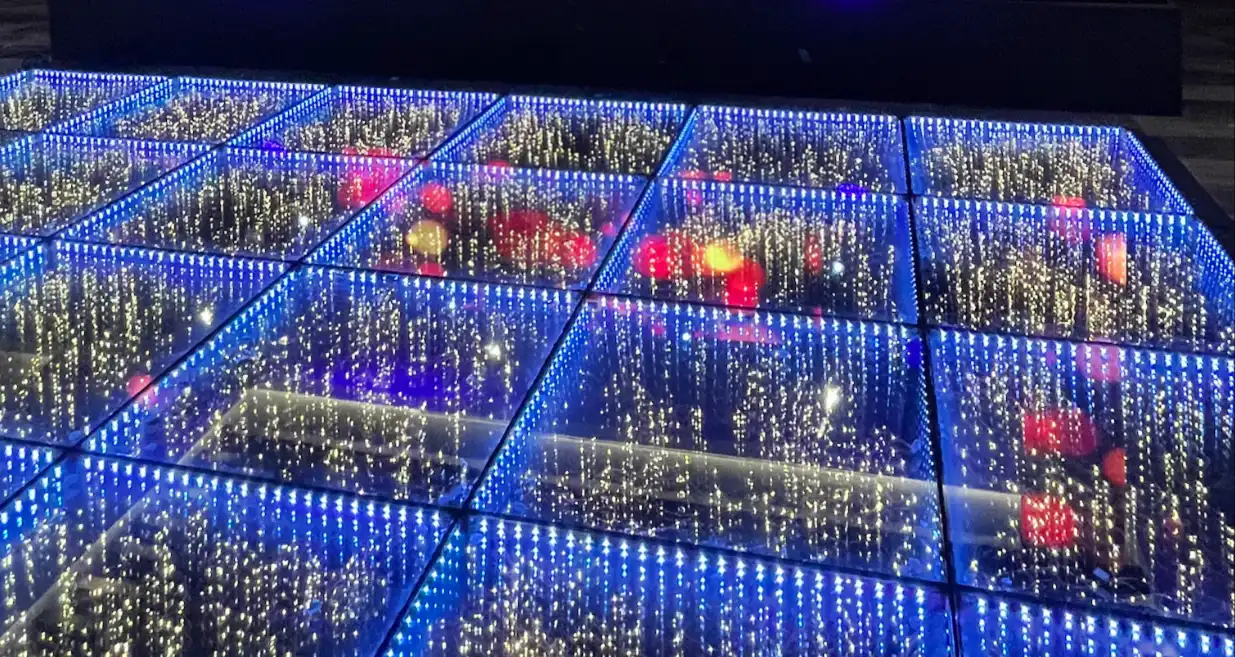 Pista LED 2.44x2.44m